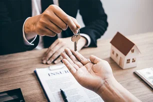 Imagem referente à matéria: Como funciona a transferência de um financiamento imobiliário para outra pessoa?
