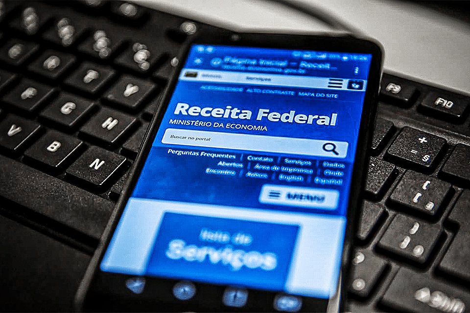 Receita paga restituição do Imposto de Renda neste mês; veja data de consulta