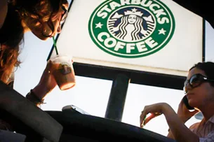 Ações da Starbucks sobem 1,8% após rumor de possível venda dos negócios da companhia na China