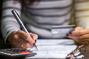 Imagem referente à matéria: 'Não é luxo, é luta': Sem poupança, mulheres recorrem a empréstimos para pagar as contas
