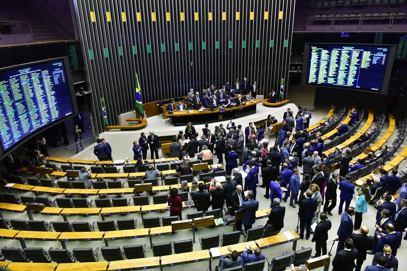Câmara instala comissão para analisar projeto que regulamenta Inteligência Artificial no Brasil