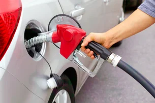 Governo deve aumentar mistura do etanol na gasolina de 27% para 30% nesta quarta-feira