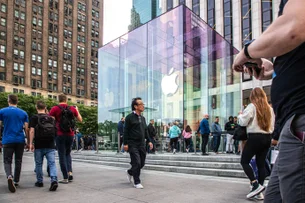 Tarifas de Trump: saiba quanto pode custar um iPhone fabricado nos Estados Unidos