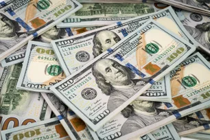 Imagem referente à matéria: Dólar fecha em queda de 1,32% e vai a R$ 5,60