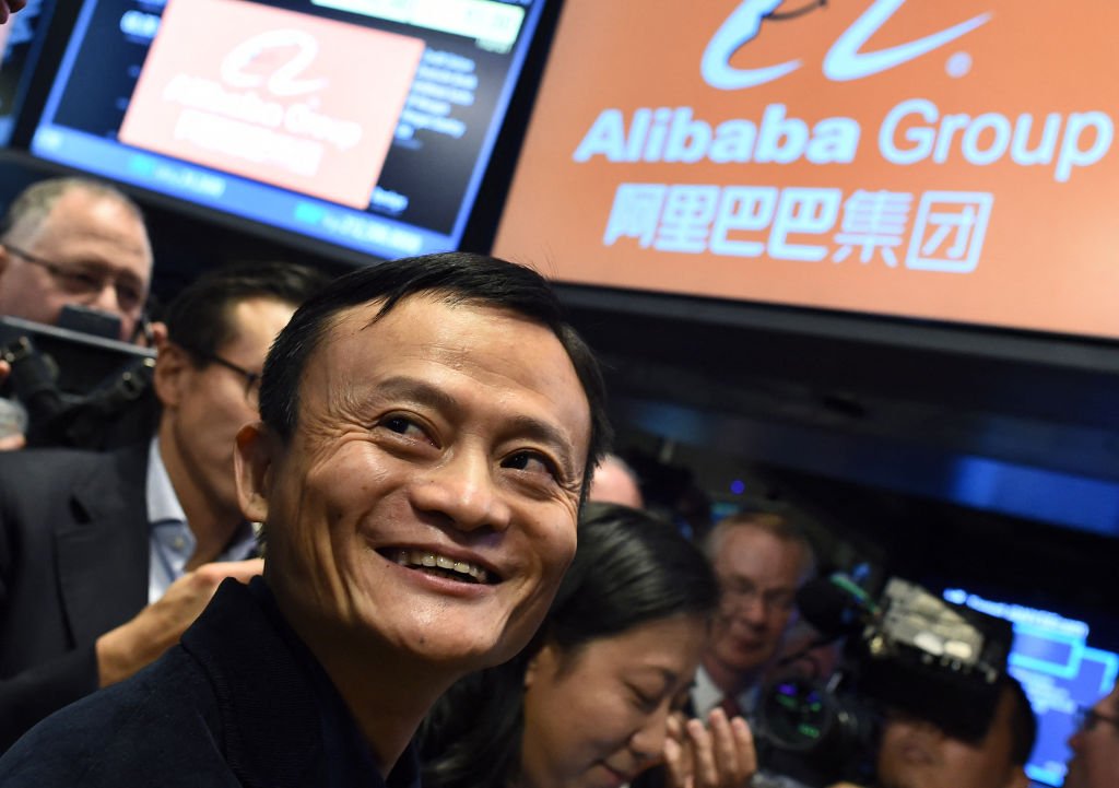 Com o retorno de Jack Ma e avanço da IA, ações da Alibaba disparam 60% em 2025