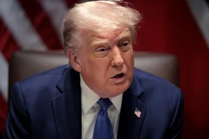 Imagem referente à matéria: Trump anuncia que vetará entrada de pessoas de 12 países nos EUA; veja a lista