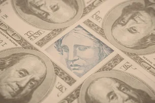 UBS vê dólar 'caro e vulnerável' e reforça visão positiva para o real