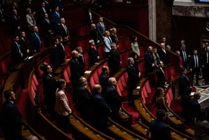 Deputados aprovam, em 1ª votação, legalização da morte assistida na França